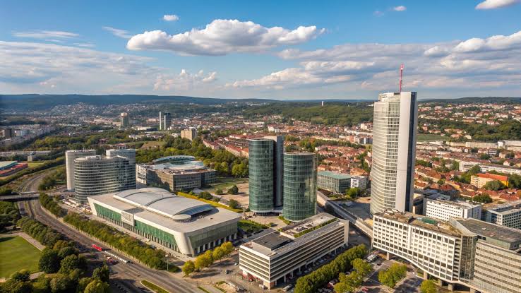 Fünf Angebote für Mieteingangskontrolle in Stuttgart – Leistungen und Zuständigkeiten sorgfältig vergleichen